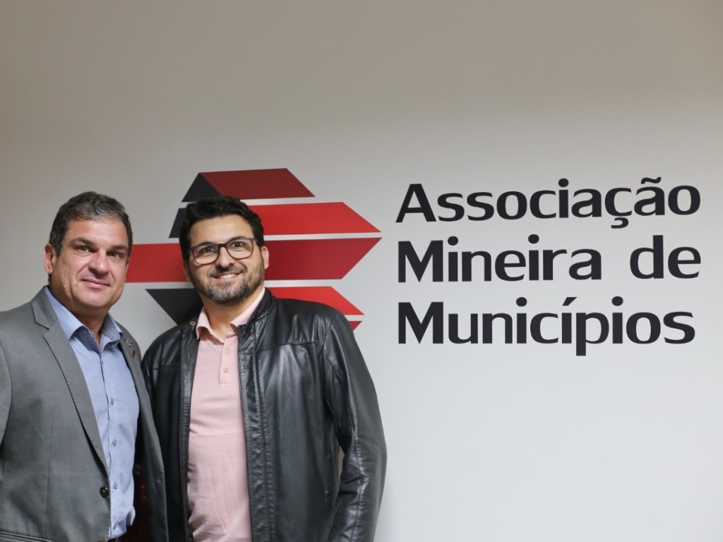 José Márcio Pereira (d) deixa a pasta de Gestão e Transparência e assume a de Governança Política