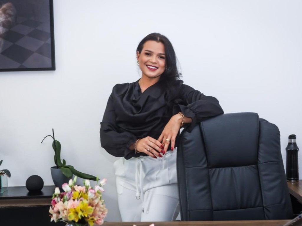 A ferramenta pré-preenchida permite que o contribuinte revise e confirme informações já disponíveis na base da Receita, diminuindo riscos de inconsistências que podem levar à malha fina. Joyce Avelar, contadora e CEO na Avels Consultoria Contábil e Financeira