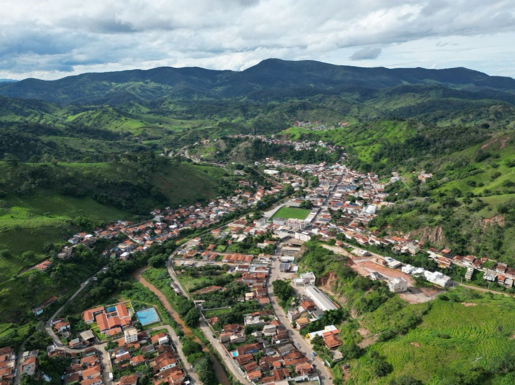 Entre montanhas e histórias, Santa Maria de Itabira encanta com sua natureza exuberante. Um novo destino na Cordilheira do Espinhaço que vale a viagem!