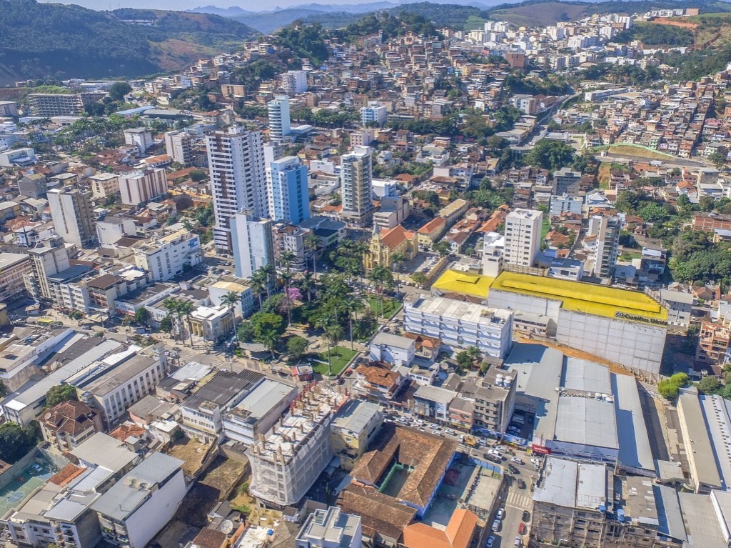 Com mais de 100 mil habitantes, Manhuaçu é a principal cidade da parte Norte da Zona da Mata, destacando-se em setores como comércio, indústria, prestação de serviços e claro, na produção de café dos mais variados tipos