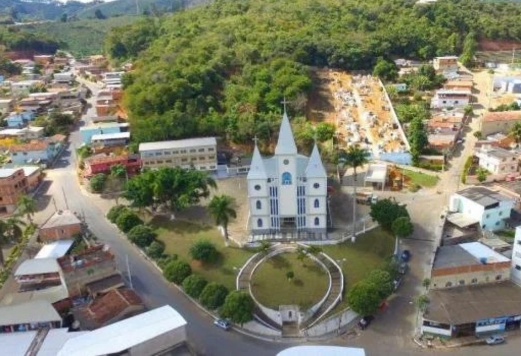 Localizado a 80 Km de Ipatinga, São Domingos das Dores tem atualmente pouco mais de 5 mil habitantes, tendo no café um dos principais pilares de sua economia.
